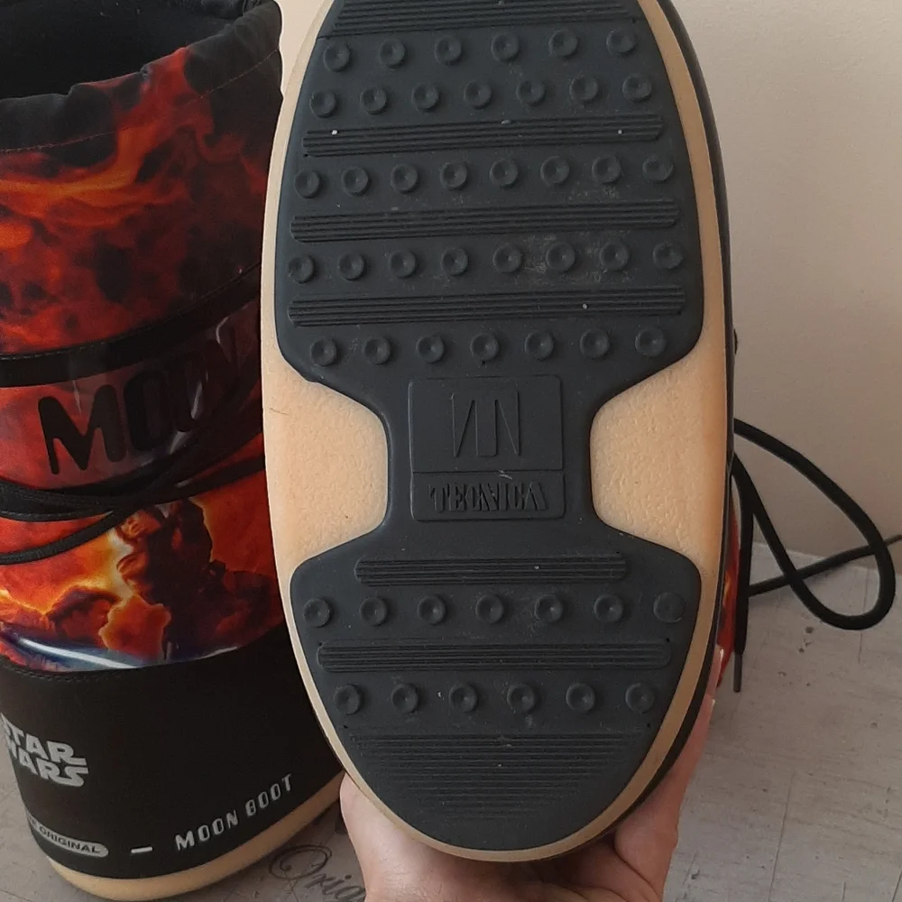 🔥Star wars Moon Boots Women (8)/ Kids(6) - Picture 8 of 10